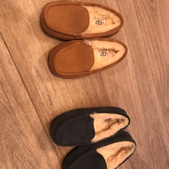 Like New UGG kids slippers, size 13 US - Picture 2 of 5